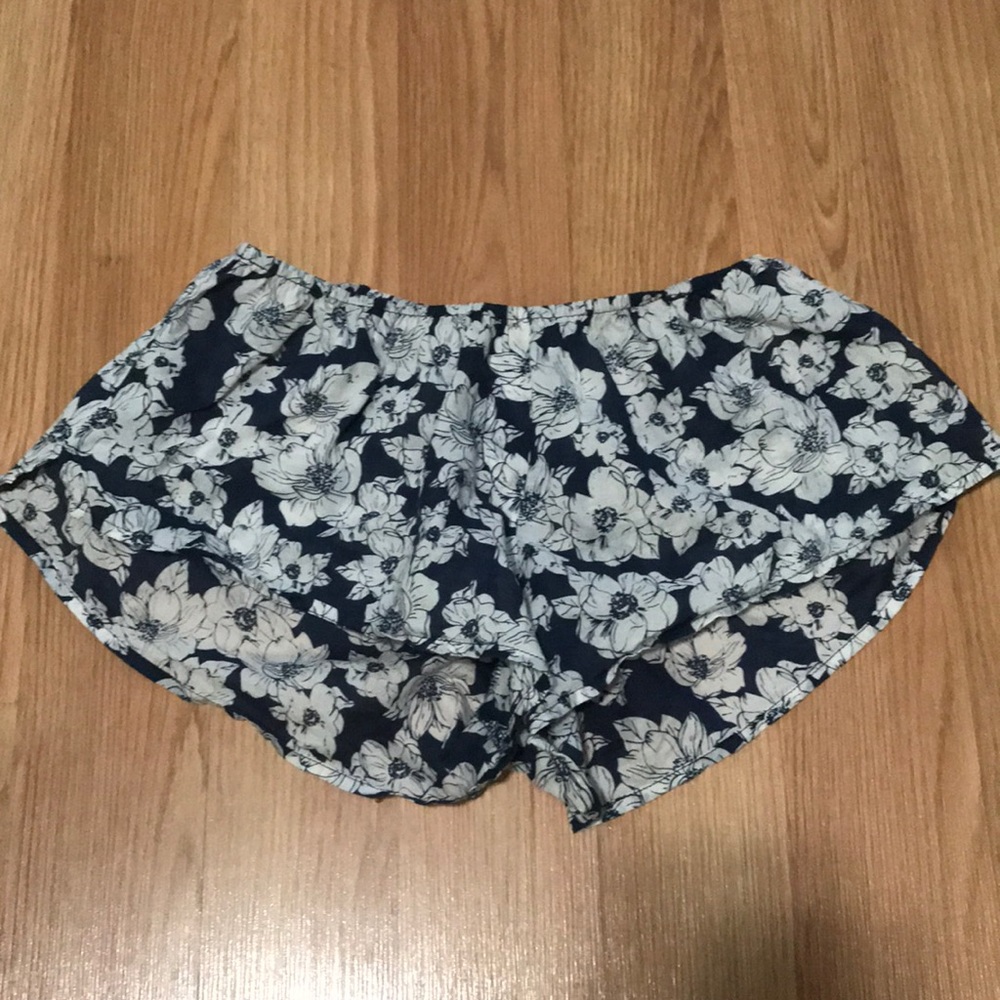 Acacia Blue Magnolia Bottoms Size: Medium